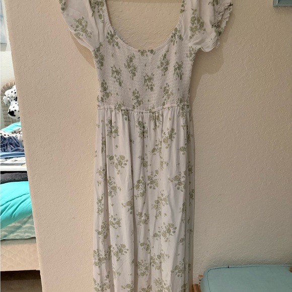 Hollister White Maxi Dress with Green Floral Design - Picture 6 of 9